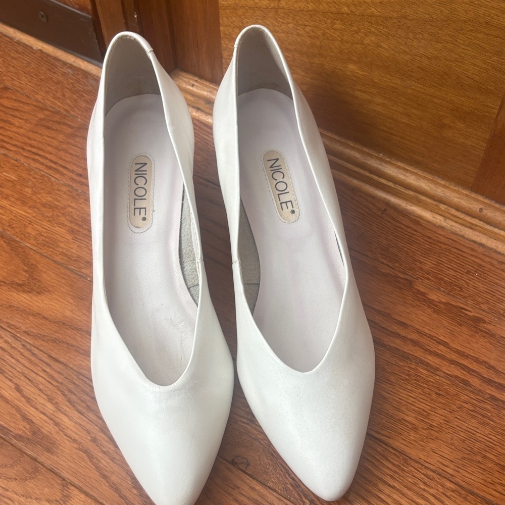 New without tags, Nicole white size 10 AA kitten heels